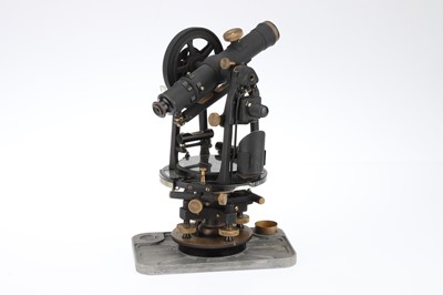 Lot 756 - A U.S. Army Theodolite