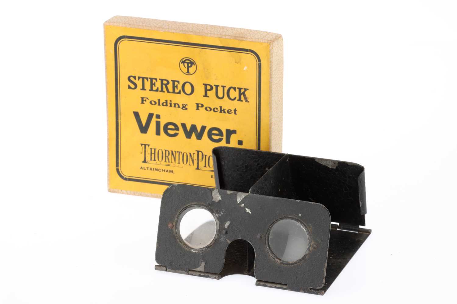 Lot 379 - A Boxed Stereo Puck Folding Pocket Viewer