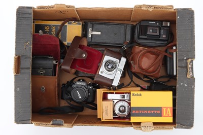 Lot 381 - A Tray of Various Cameras