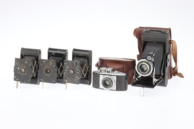 Lot 302 - A Selection of Cameras