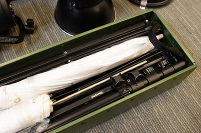 Lot 500 - A Good Courtney Triple Head Flash Outift