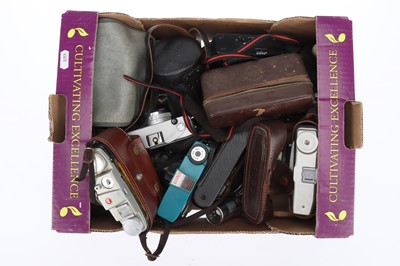 Lot 382 - A Selection of Various Cameras