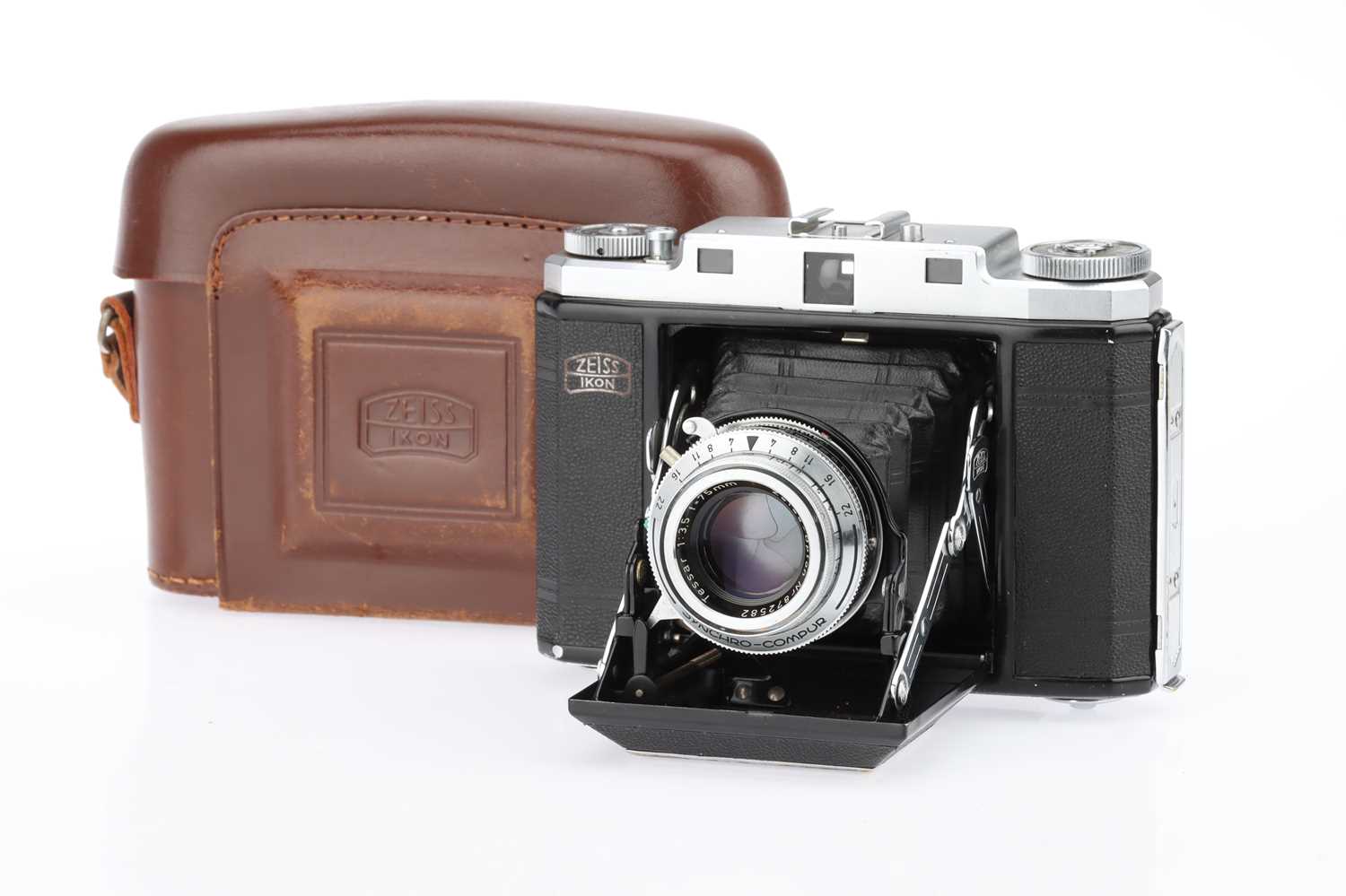 Lot 214 - A Zeiss Ikon Ikonta M 524/16 Medium Format Folding Camera