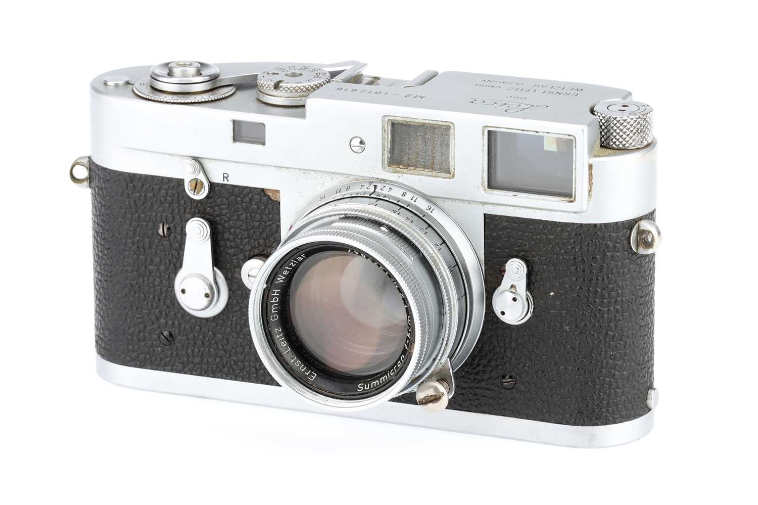 Lot 3 - A Leica M2 Rangefinder Camera