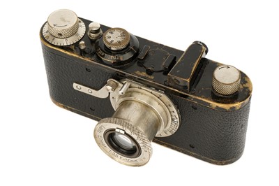 Lot 129 - A Leica I Model A Close Focus Camera