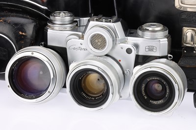 Lot 113 - A Zeiss Ikon Contaflex 'Bullseye' 35mm SLR Camera Outfit