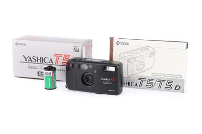 Lot 112 - A Kyocera Yashica T5 Compact 35mm Film Camera