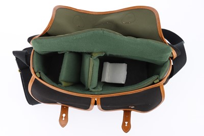 Lot 607 - A Billingham Hadley Black/Tan Medium Camera Bag