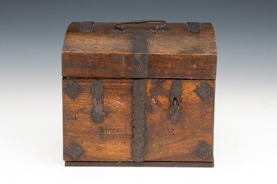 Lot 16 - An Early Italian(?) Domestic Medicine Chest