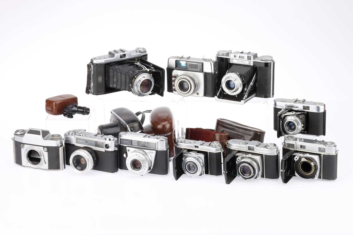 Lot 135 - A Mixed Selection of Cameras