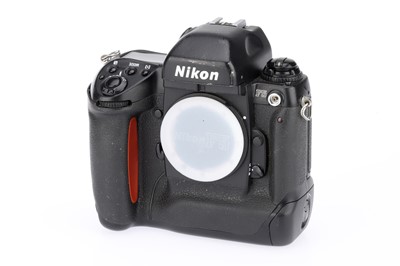 Lot 59 - A Nikon F5 35mm SLR Camera Body