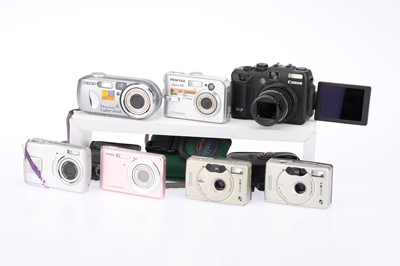 Lot 424 - A Selection of Compact Digital Cameras