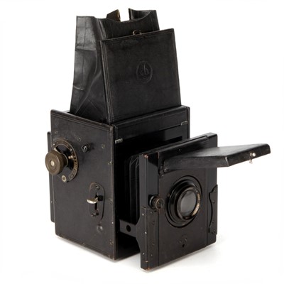 Lot 127 - A Thornton-Pickard Victory Reflex Camera