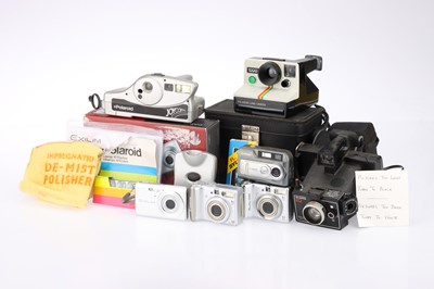 Lot 441 - A Selection of Polaroid Items