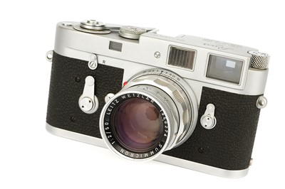 Lot 180 - A Leica M2 Rangefinder Camera