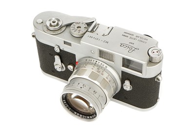 Lot 180 - A Leica M2 Rangefinder Camera