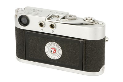 Lot 180 - A Leica M2 Rangefinder Camera