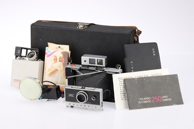 Lot 148 - A Polaroid 250 Instant Camera Outfit