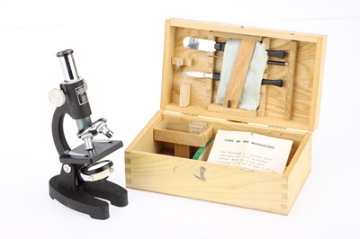 Lot 832 - A Student's Microscope Set by Kibro