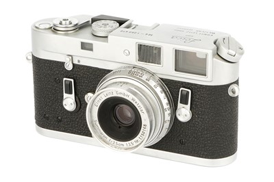 Lot 186 - A Leica M4 Rangefinder Camera