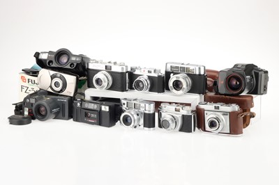 Lot 78 - A Tray of 35mm Cameras