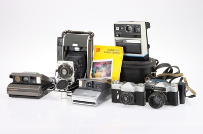 Lot 386 - A Selection of Polaroid and Other Cameras