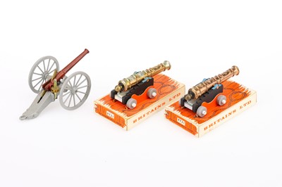 Lot 1289 - Britains boxed post WW2 guns comprising sets 2152 Waterloo 1815 British Artillery and 9721 (2) 18th Century Cannon