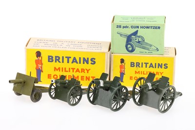 Lot 972 - Britains boxed field guns comprising 1201,   1292 and 2026 25 pdr Howitzer with an unboxed example of 1201