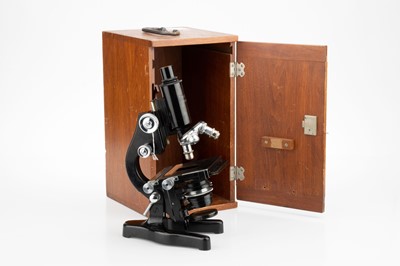 Lot 366 - A Leitz Wetzlar Compound Microscope