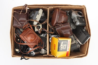 Lot 140 - A Selection of Various Cameras