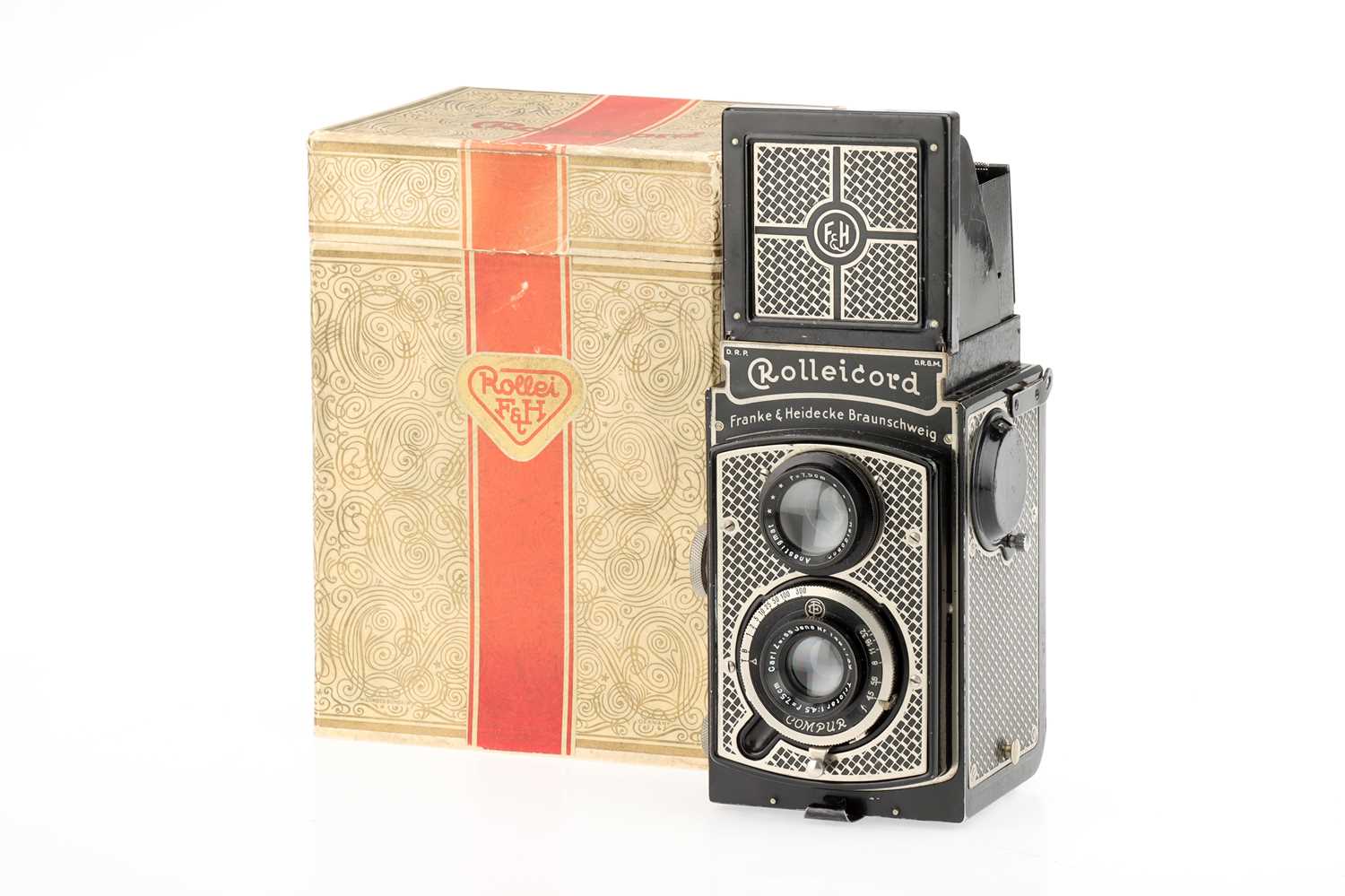 Lot 95 - A Rollei Rolleicord I Art Deco Medium Format