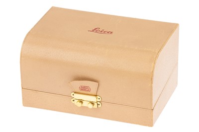 Lot 69 - A Leitz DOONA Presentation Camera Box