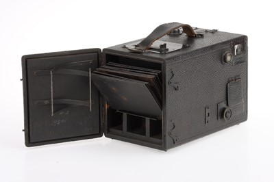 Lot 292 - A Benetfink & Co. Lightning Drop Plate Hand Camera