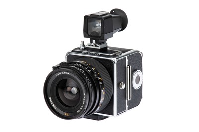 Lot 138 - A Hasselblad 903 SWC Medium Format Camera