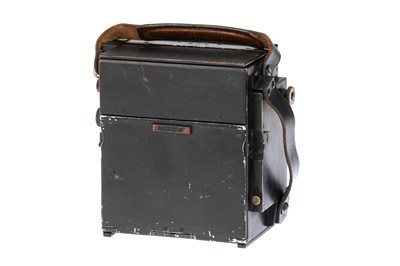 Lot 199 - A Newman & Guardia 3¼ x 3¼ Folding Reflex SLR Camera