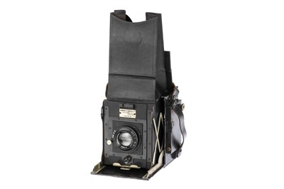 Lot 199 - A Newman & Guardia 3¼ x 3¼ Folding Reflex SLR Camera