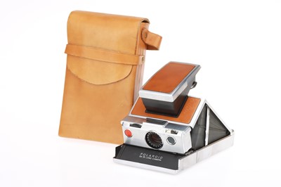 Lot 181 - A Polaroid SX-70 Land Camera