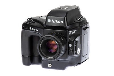 Lot 99 - A Nikon / Fujifilm FujiX DS-565 Digital Camera