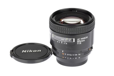 Lot 117 - A Nikon AF Nikkor f/1.8 85mm Lens