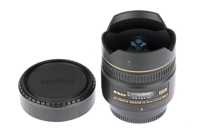 Lot 122 - A Nikon AF Fisheye Nikkor DX ED f/2.8 10.5mm Lens