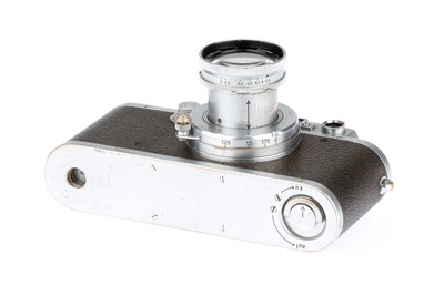 Lot 9 - A Leica IIIa Rangefinder Camera