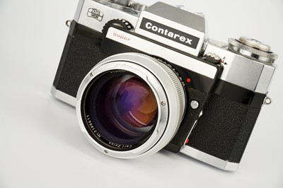 Lot 300 - A Zeiss Ikon Contarex Super SLR Camera