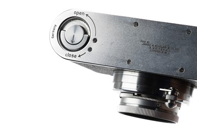 Lot 11 - A Leica III 'Bright Chrome' Rangefinder Camera