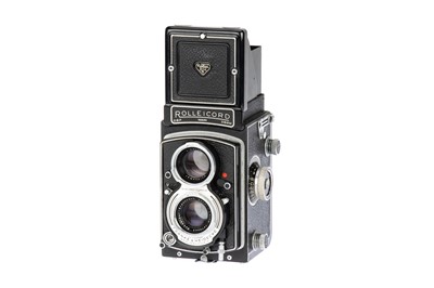 Lot 173 - A Rollei Rolleicord Va Medium Format TLR Camera