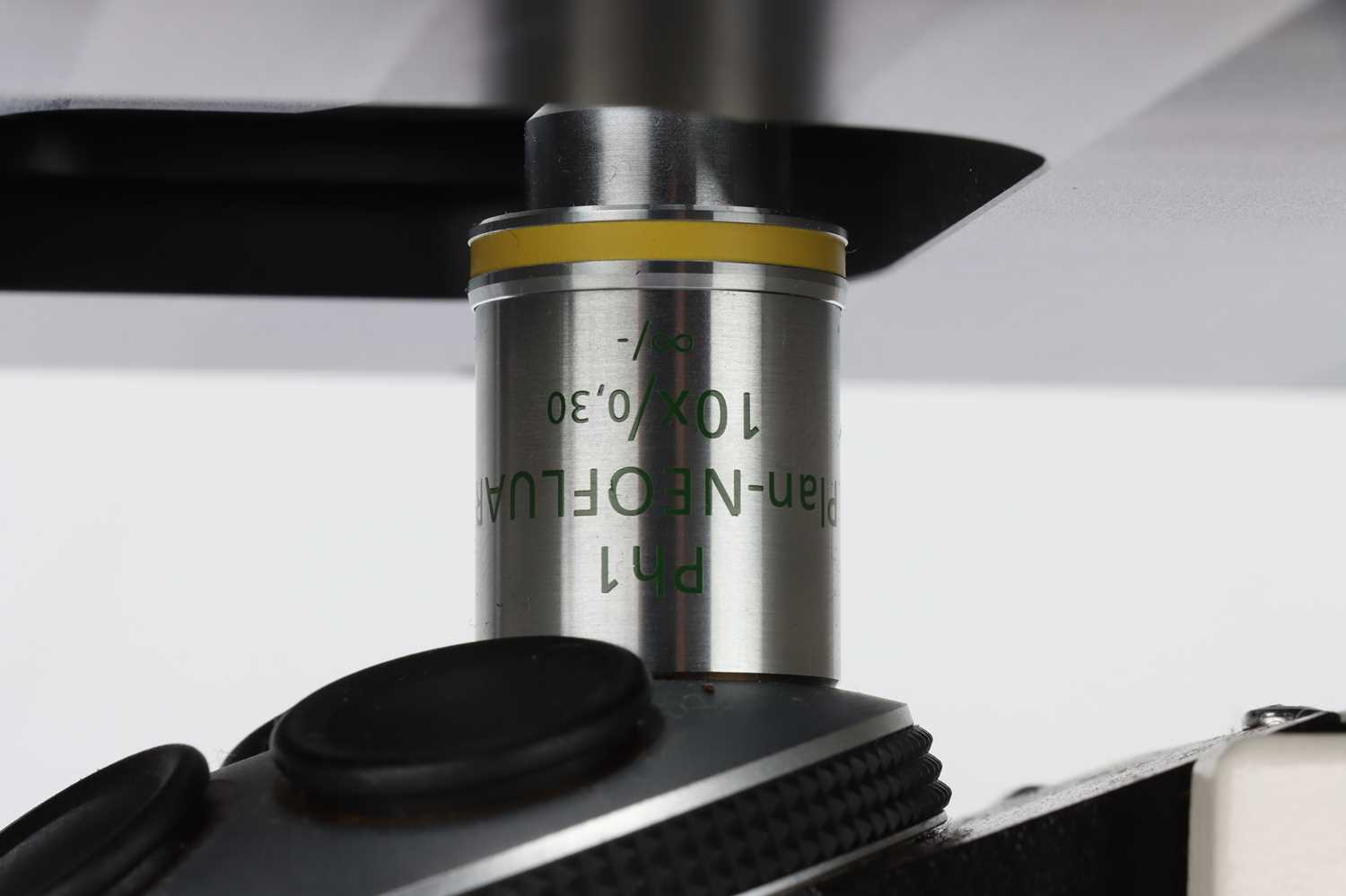 Lot 582 Inverted Zeiss Axiovert 25 Microscope,