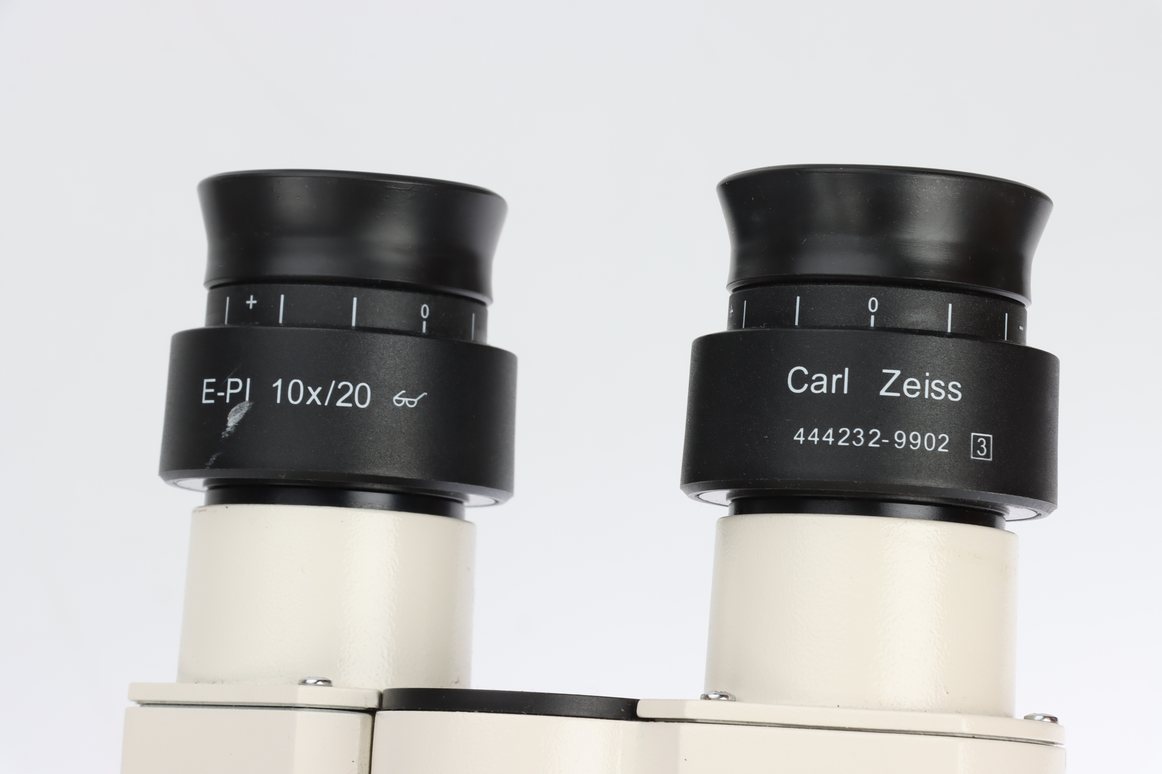 Lot 592 - Zeiss Axiovert 25 Binocular Microscope,