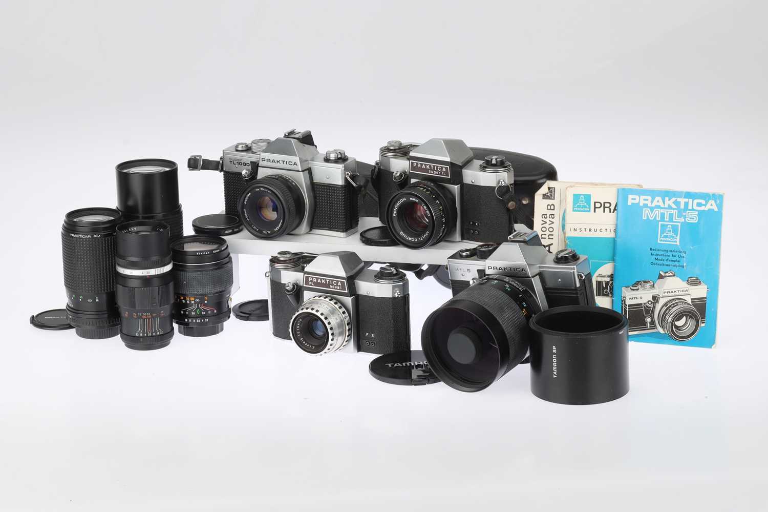 Lot 198 - A Good Selection of East German Cameras