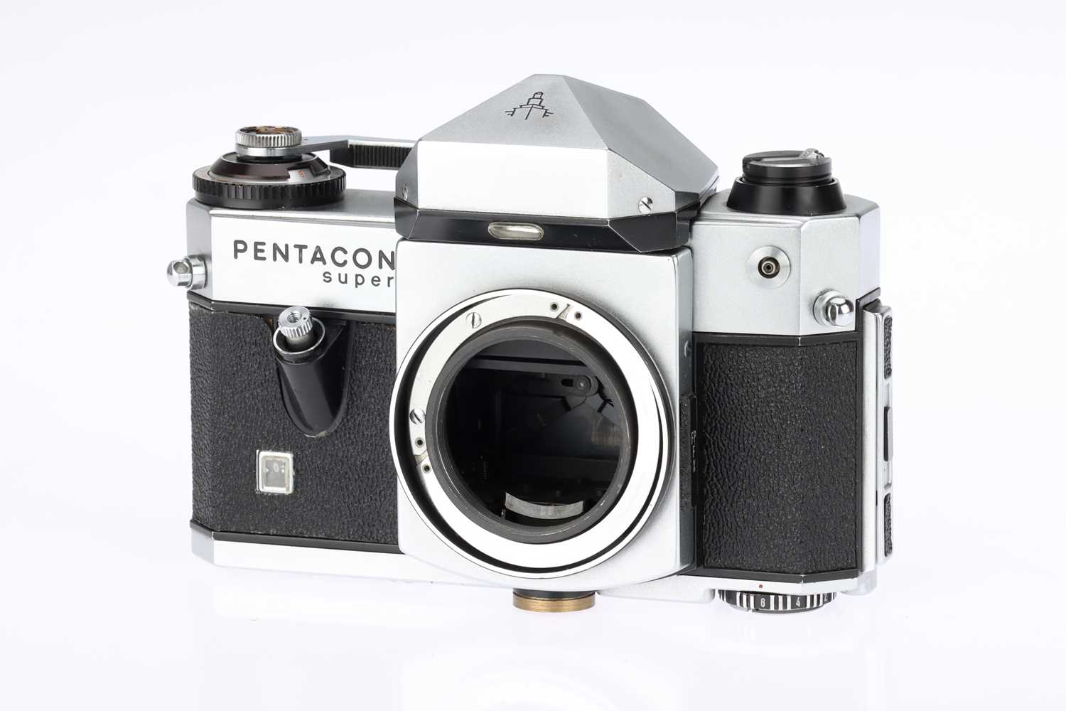 Lot 202 - * A Pentacon Super SLR Camera Body