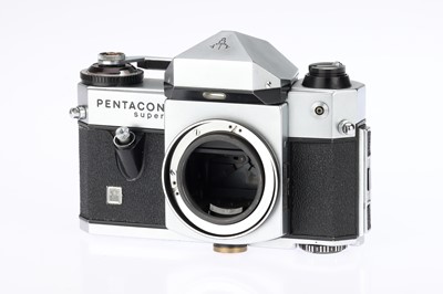 Lot 202 - * A Pentacon Super SLR Camera Body