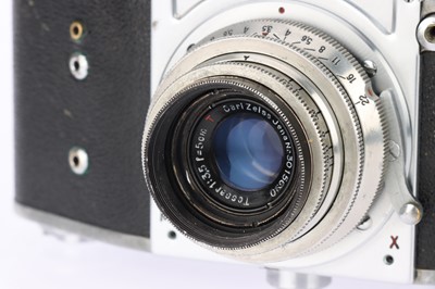 Lot 203 - * An Ihagee Kine Exakta Camera